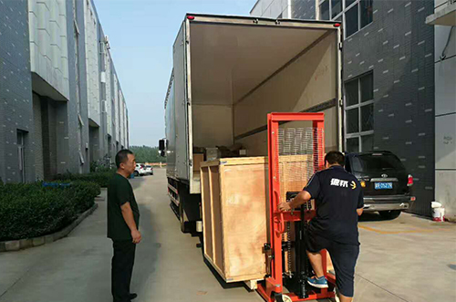 徐州客戶(hù)SMT設(shè)備專(zhuān)車(chē)送貨，貨到上門(mén)安裝調(diào)試