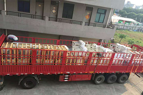 湖州客戶SMT設(shè)備專車(chē)送貨，貨到上門(mén)安裝調(diào)試