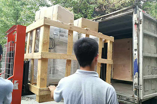 鎮(zhèn)江客戶SMT設(shè)備專車送貨，貨到上門安裝調(diào)試