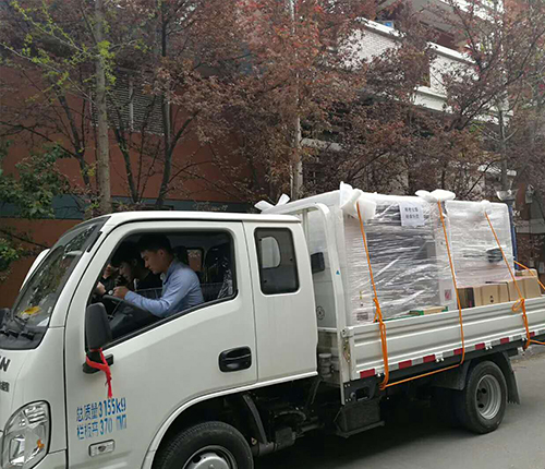 溫州客戶SMT設(shè)備專車送貨，貨到上門安裝調(diào)試