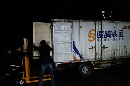 湛江客戶SMT設(shè)備專車送貨，貨到上門安裝調(diào)試
